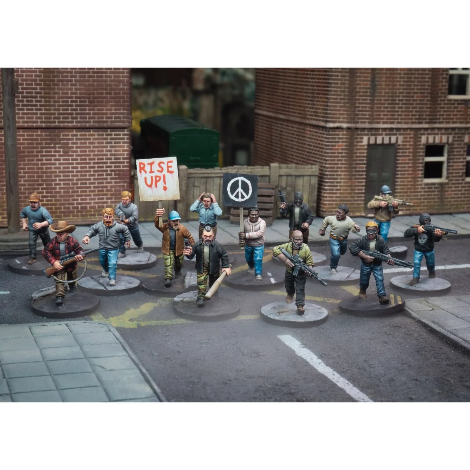 Wargames Atlantic Civilian Survivors Men 24x Miniatures 28mm Figures FREE POST